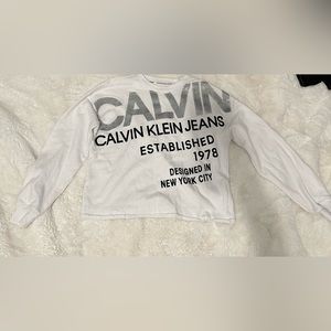 White Calvin kleain cropped hoodie, hardly used, great condition, and size XS.